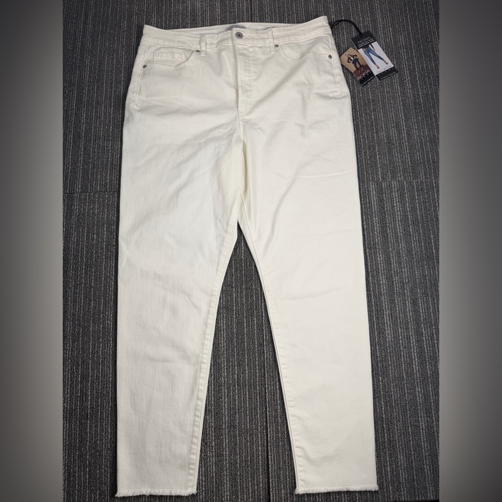 Sofia Vergara Rosa Curvy White High-Rise Straight Leg Jeans